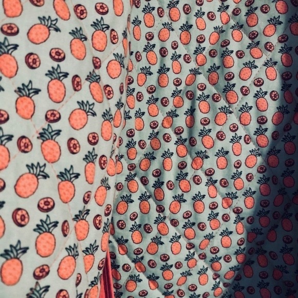 Vineyard Vines Size Small Pink and Blue Women's Reversible Quilted Jacket - Picture 6 of 10